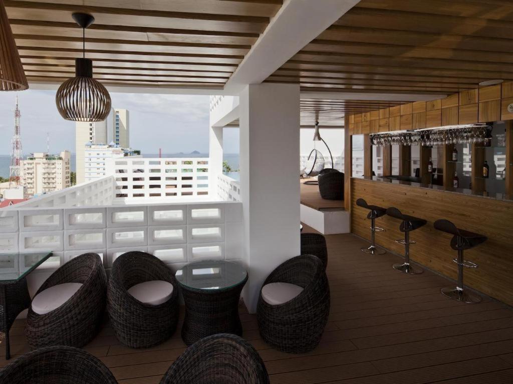 Golden Holiday Hotel Να Τρανγκ Εξωτερικό φωτογραφία