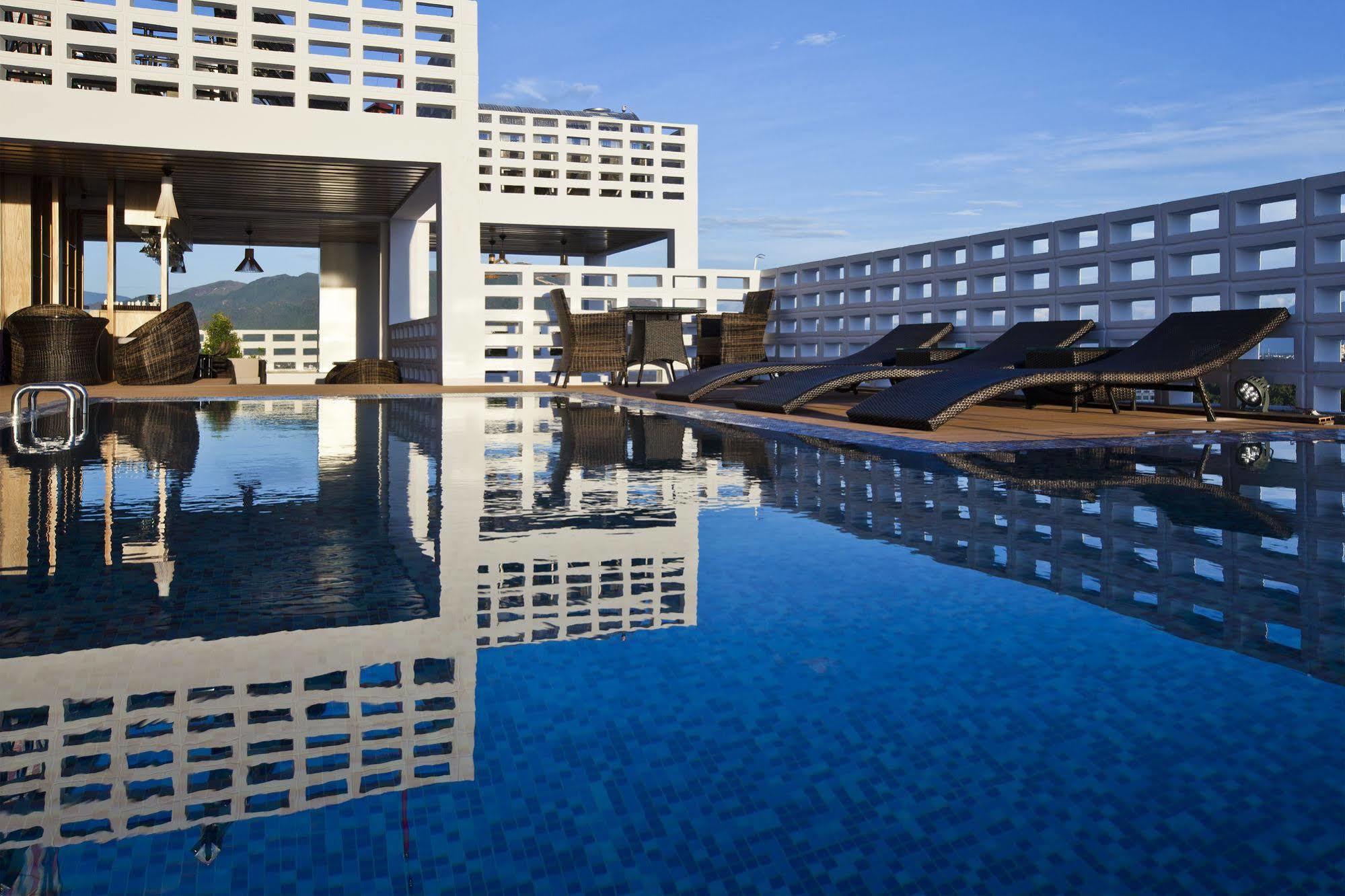 Golden Holiday Hotel Να Τρανγκ Εξωτερικό φωτογραφία