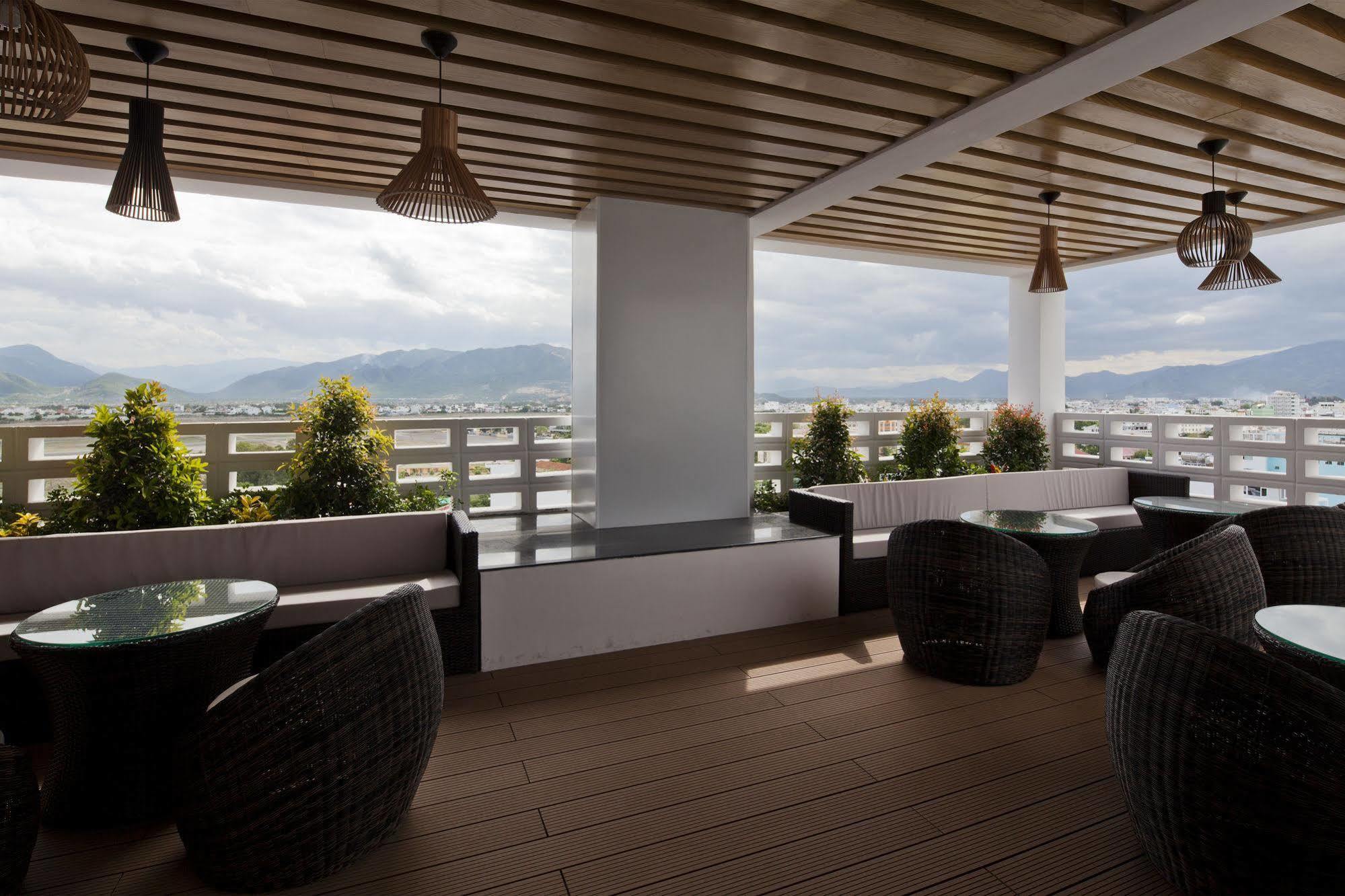 Golden Holiday Hotel Να Τρανγκ Εξωτερικό φωτογραφία