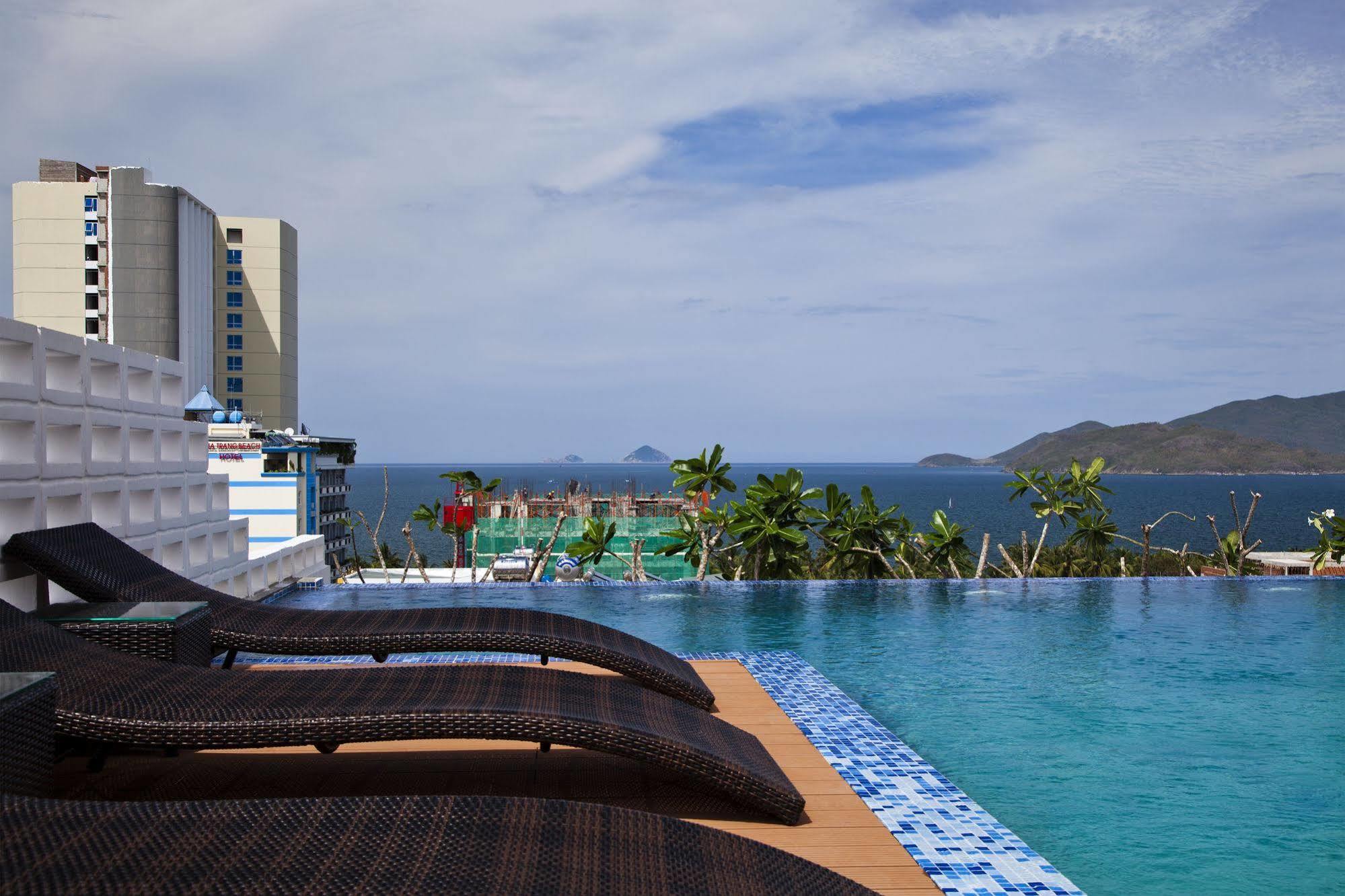 Golden Holiday Hotel Να Τρανγκ Εξωτερικό φωτογραφία