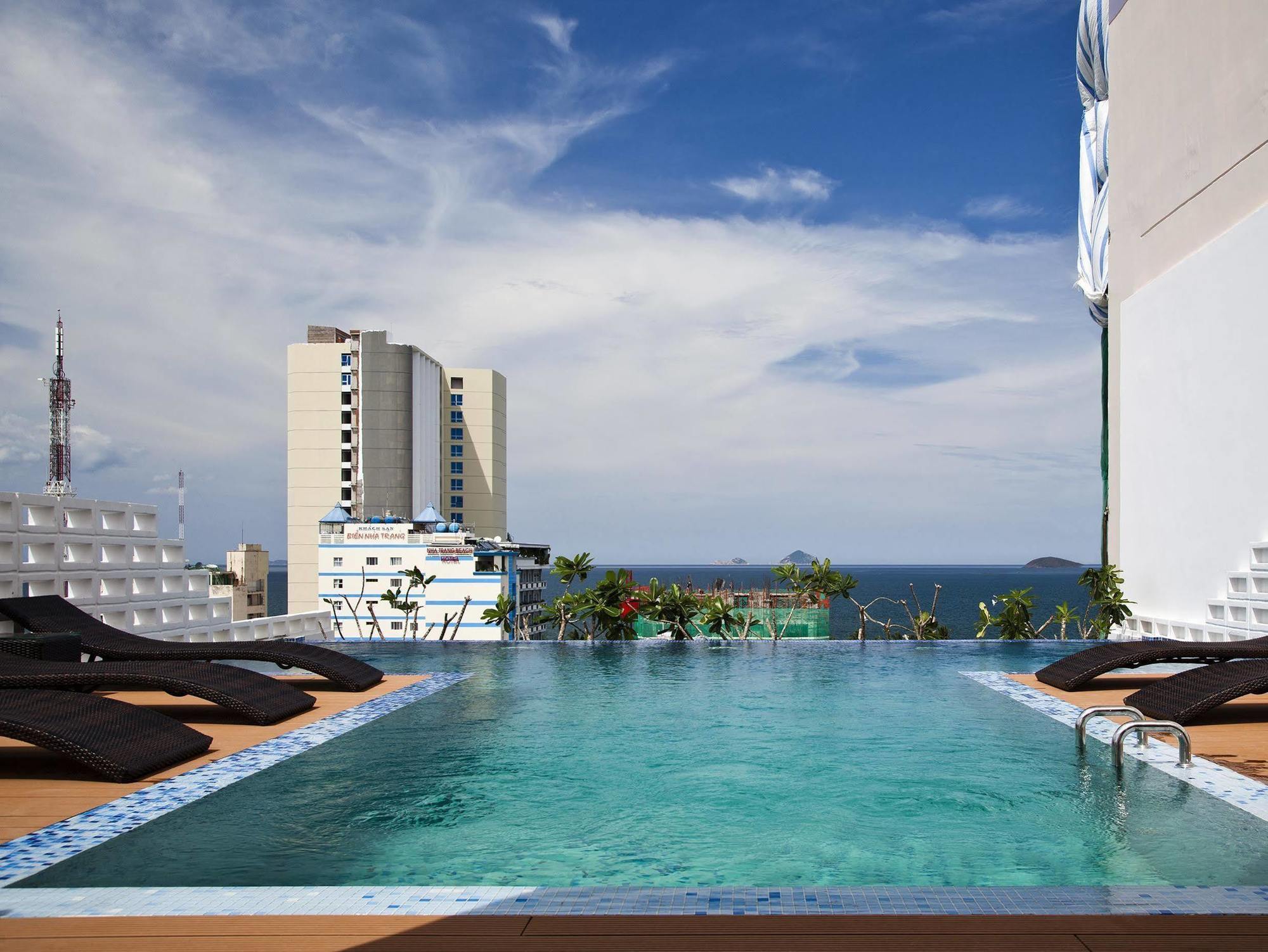 Golden Holiday Hotel Να Τρανγκ Εξωτερικό φωτογραφία